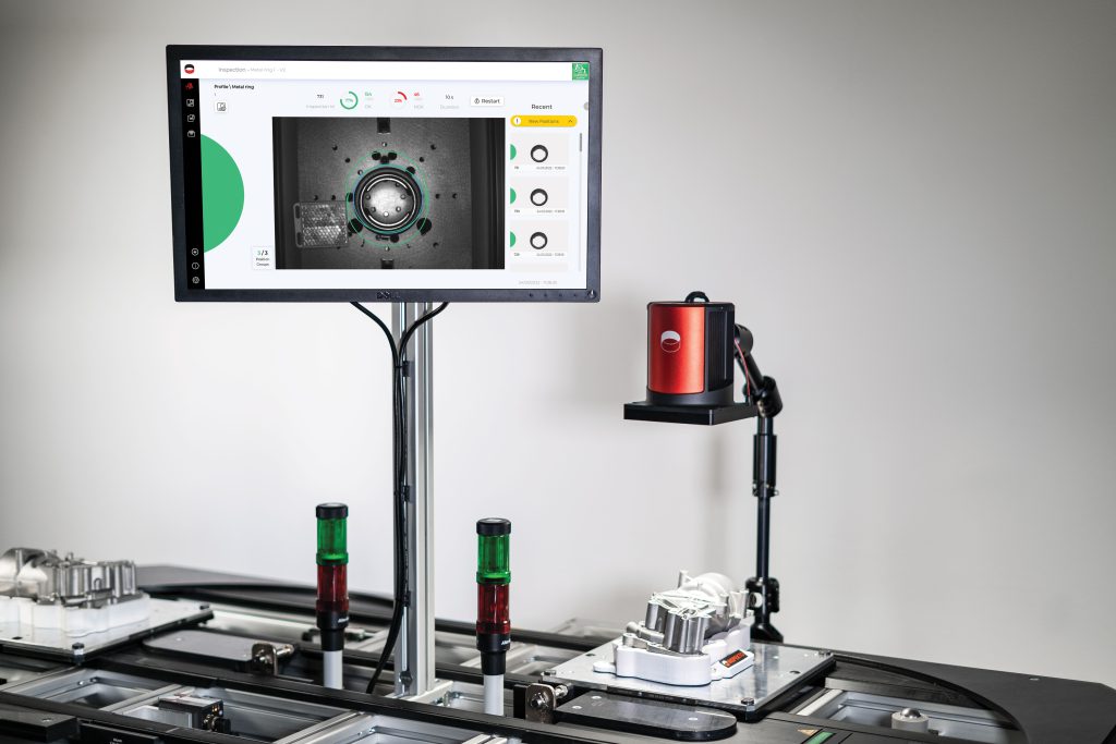 Inspekto S70 inspecting